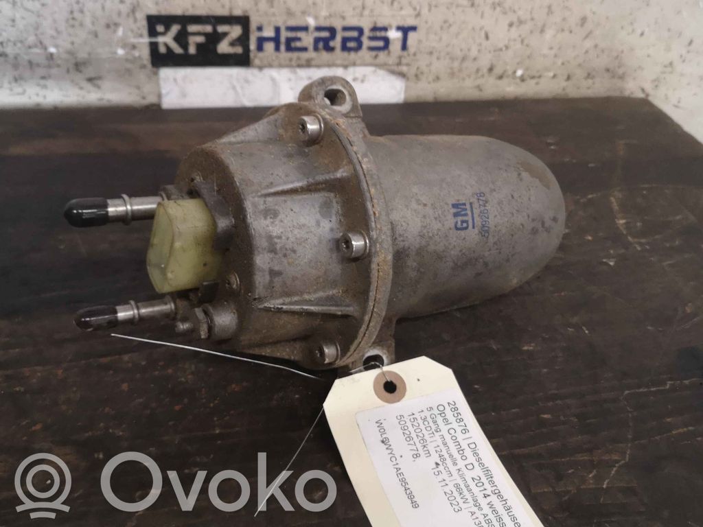 Opel Combo D Carcasa del filtro de combustible 