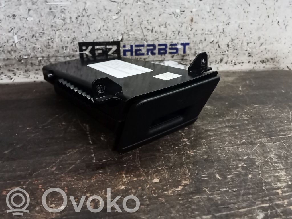 Volkswagen Cross Touran II Glove box 