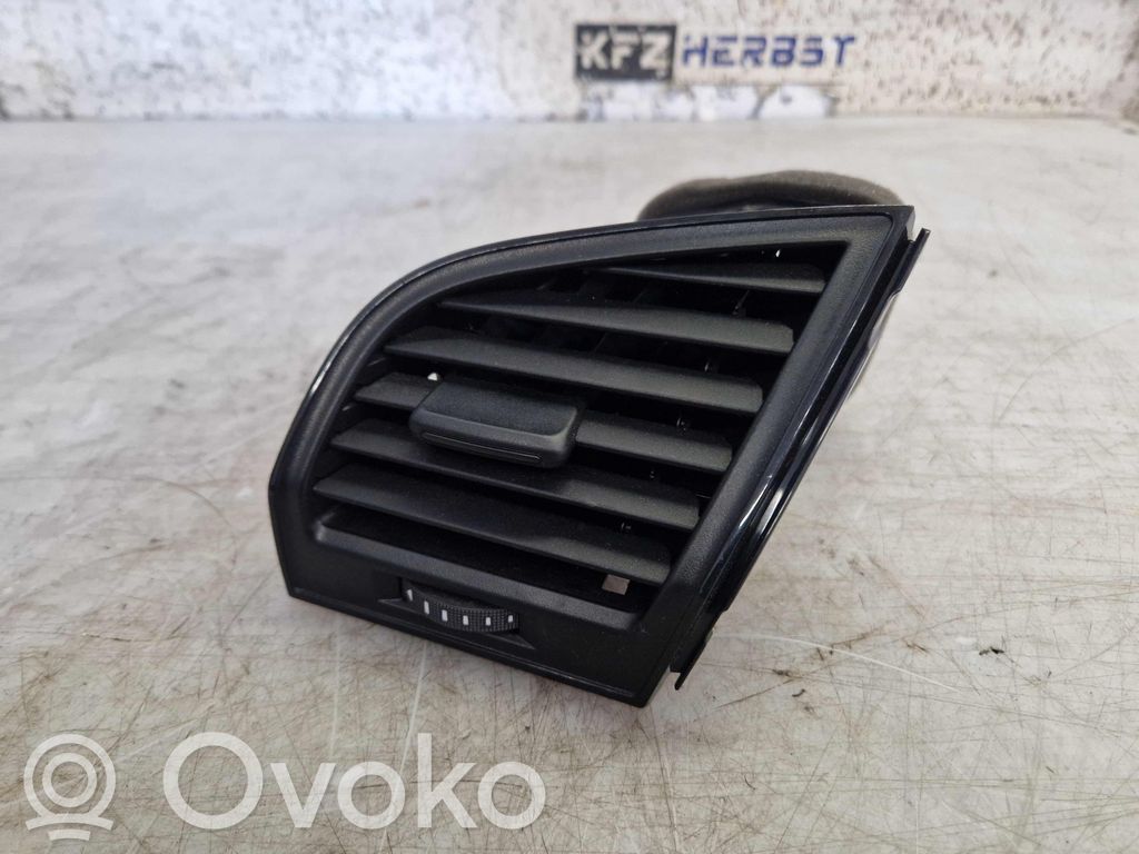 Skoda Fabia Mk3 (NJ) Dysze / Kratki środkowego nawiewu deski rozdzielczej 