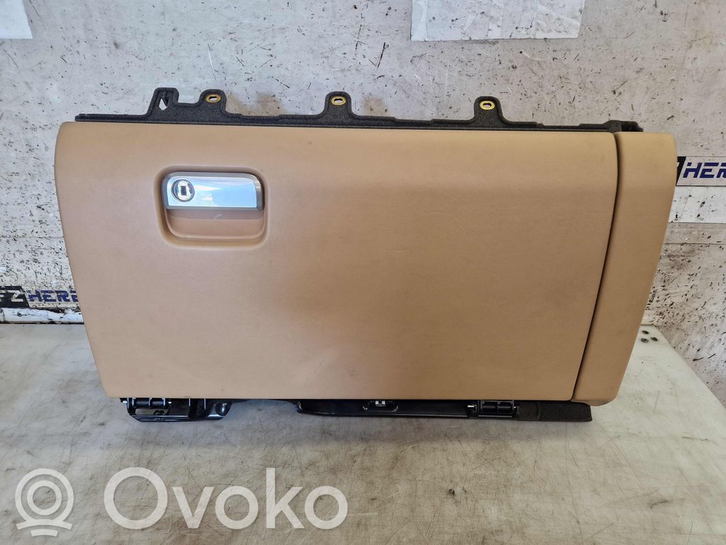 Daiktadėžė   7P5857095AB,95855214700,6W0,7P5857095AB,95855214700,95855214702,GT8
