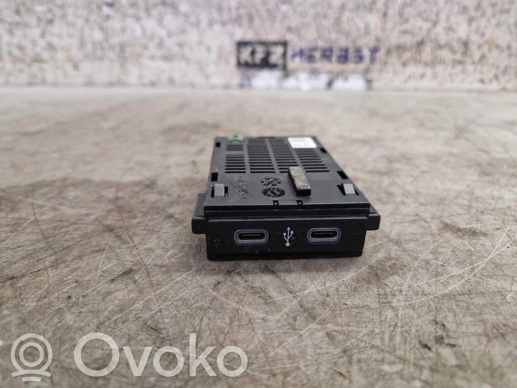 Volkswagen Polo VI Hands-free kit 