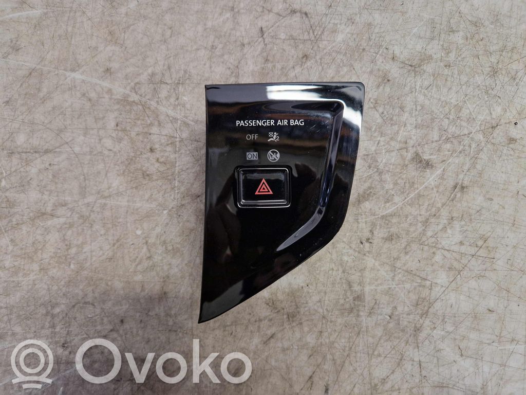 Volkswagen Polo VI Hazard light switch 