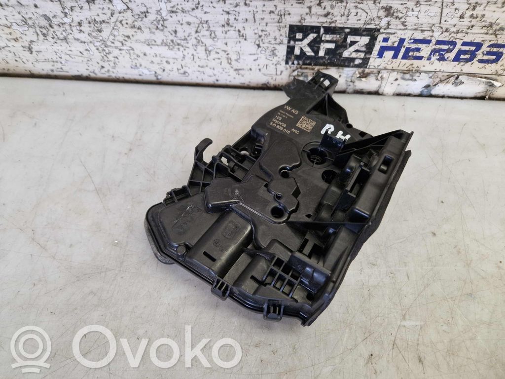 Volkswagen Golf VIII Zamek drzwi tylnych 