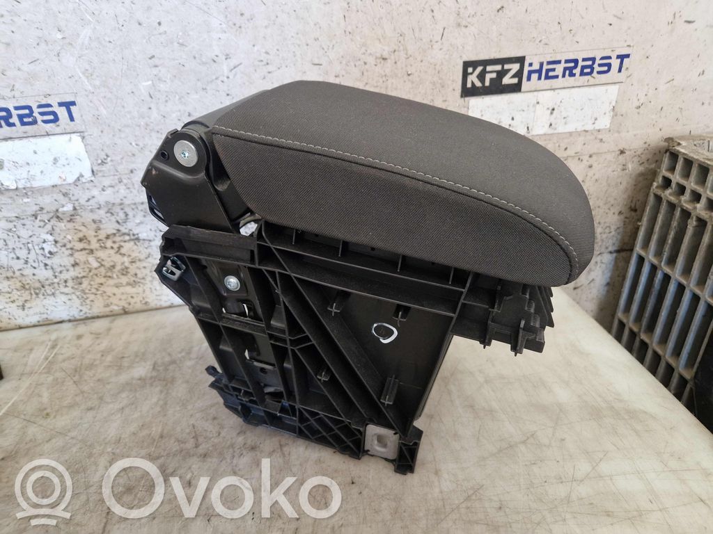 Volkswagen Golf VII Armrest 