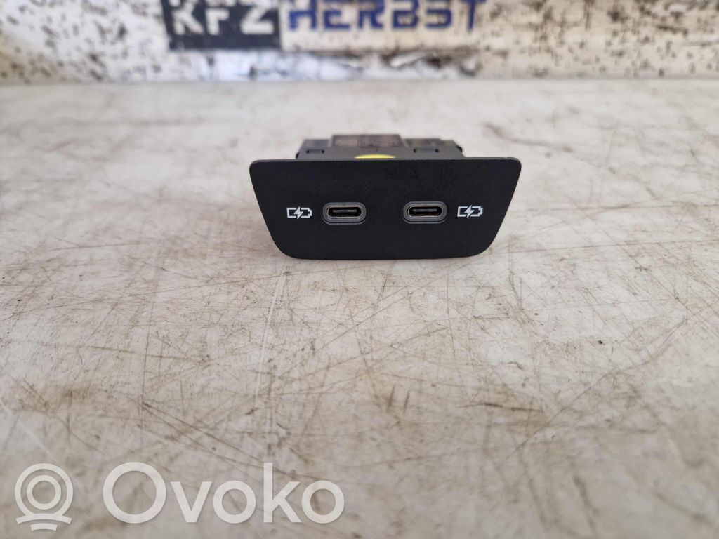 Volkswagen Golf VIII Hands-free kit 
