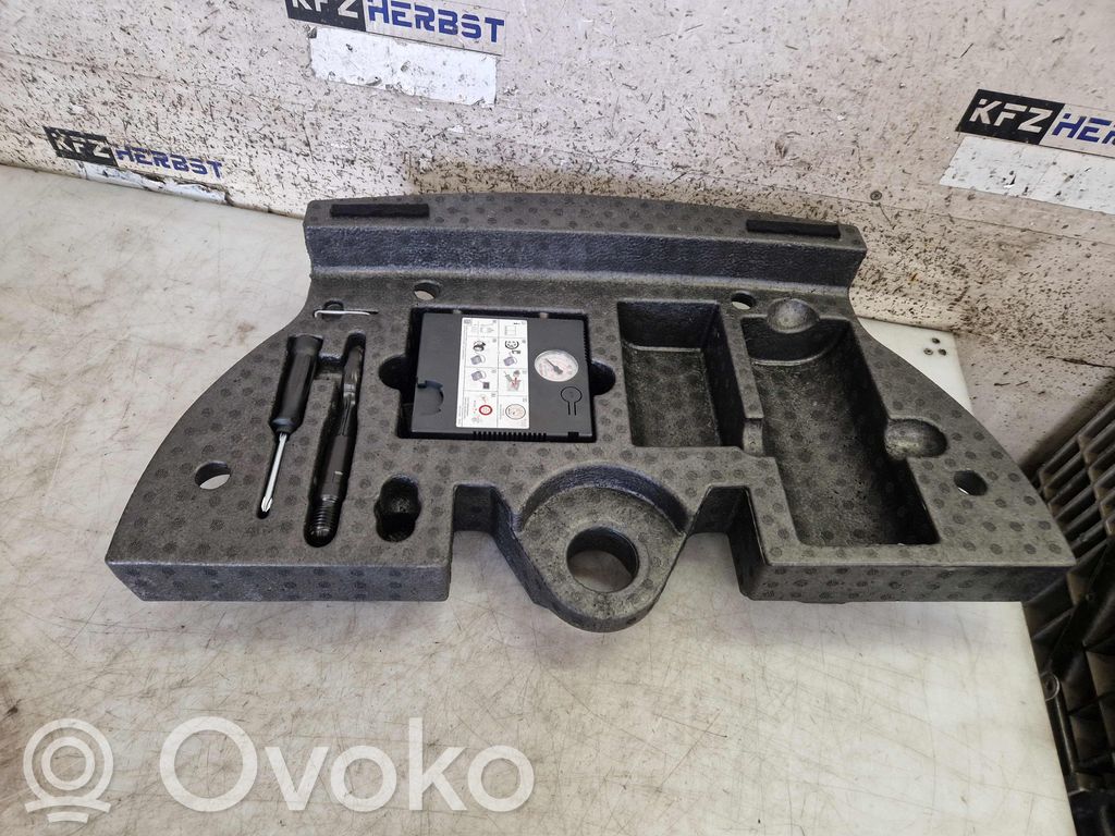 Volkswagen Cross Touran II Lewarek samochodowy 