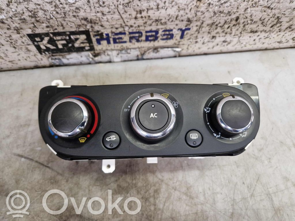 Renault Clio IV Przełącznik / Włącznik nawiewu dmuchawy 