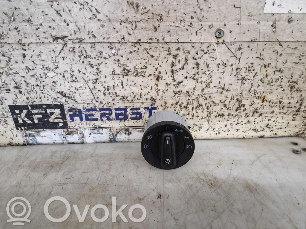 Skoda Fabia Mk3 (NJ) Light switch 