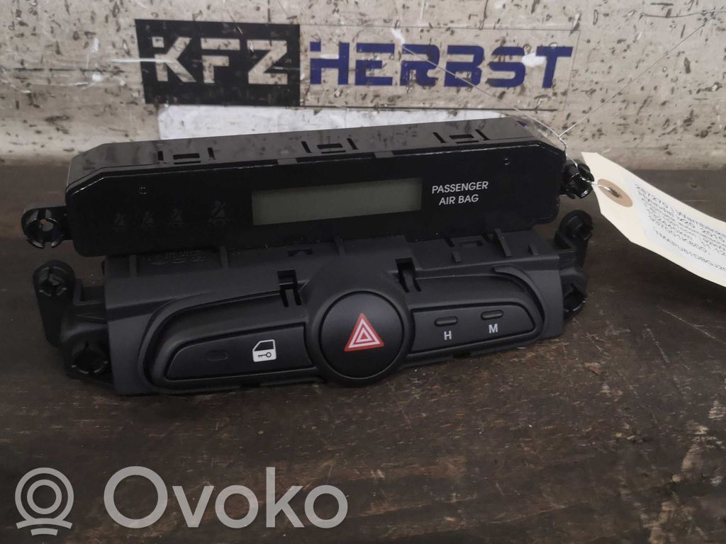 Hyundai ix20 Hätävilkkujen kytkin 