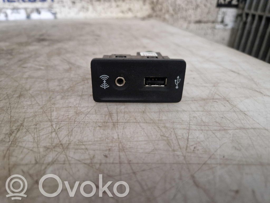 Volkswagen Caddy Kit manos libres 