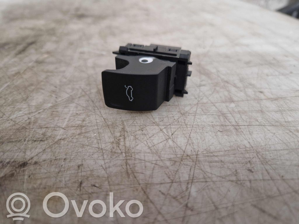 Skoda Octavia Mk4 Fuel tank opening switch 