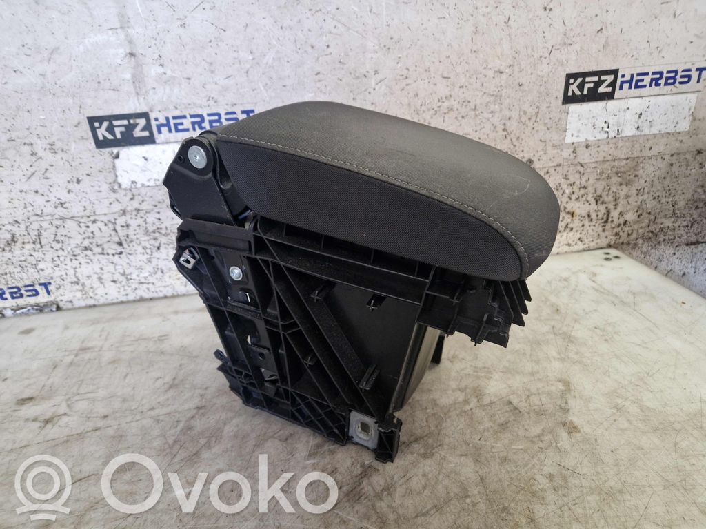 Volkswagen Golf VII Armrest 