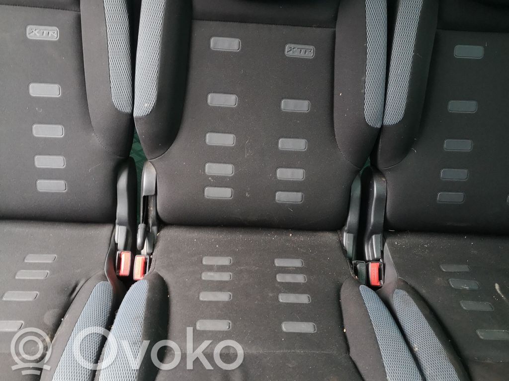 Second row seats   EINZELSITZ,8846X5,8846X5,8854L0,8882CJ,EINZELSITZ