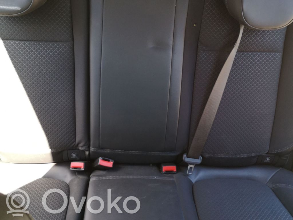 Second row seats   42396164,42396165,42396164,42396165,42476978,42476982