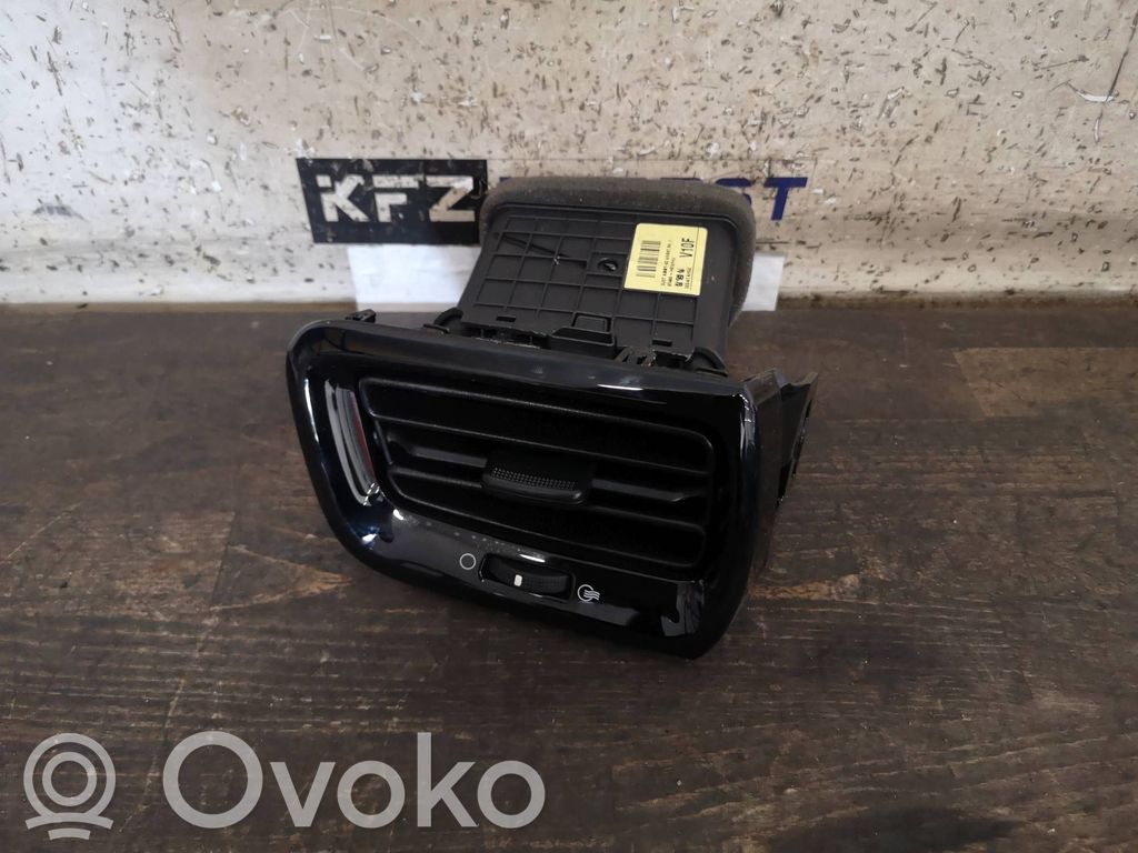 KIA Stonic Dysze / Kratki środkowego nawiewu deski rozdzielczej 