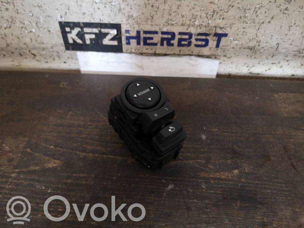 KIA Stonic Wing mirror switch 