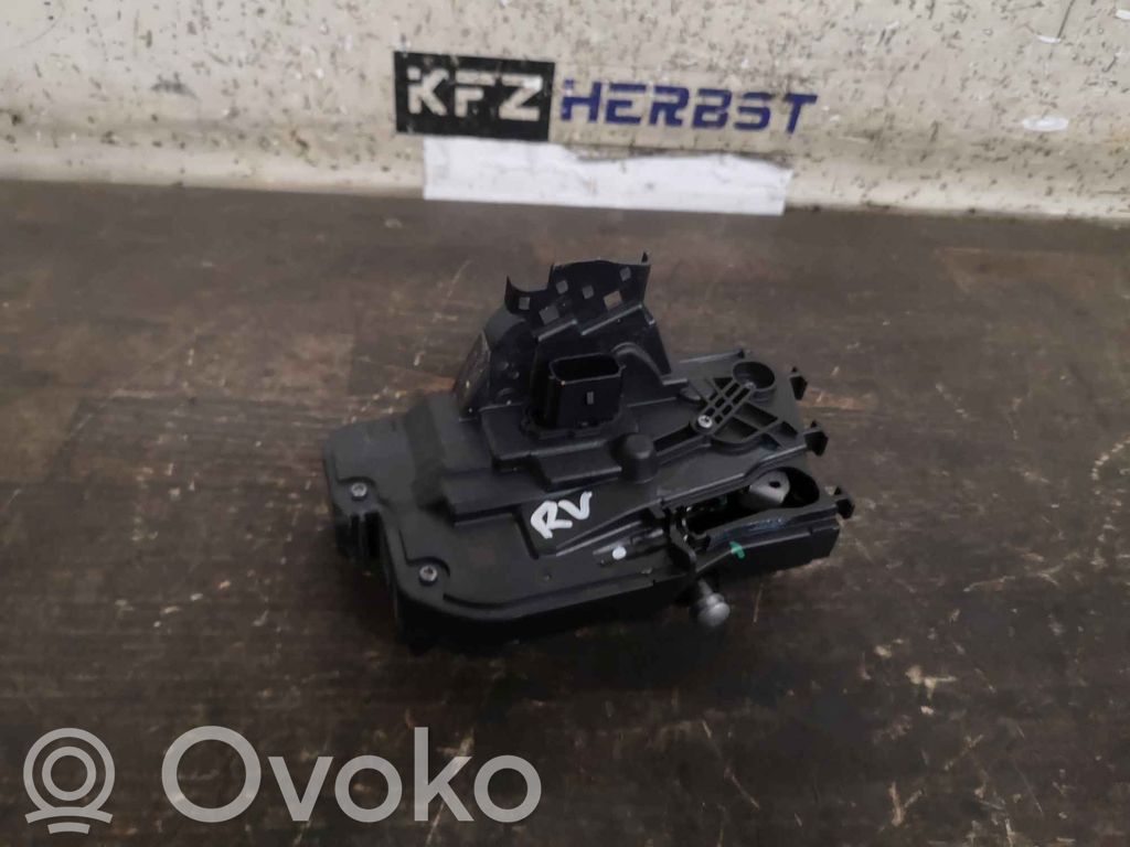 Ford Focus Priekšpusē slēdzene 