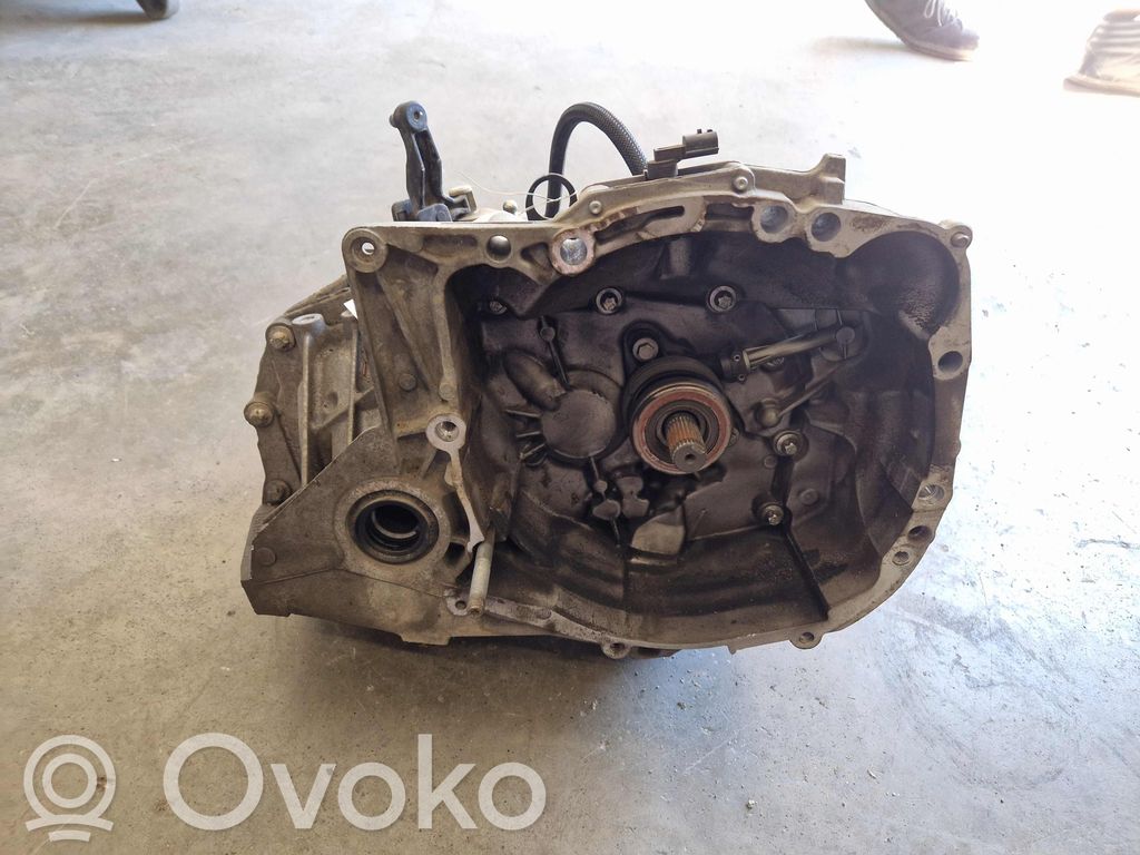 Renault Clio IV Механическая коробка передач, 5 передач 