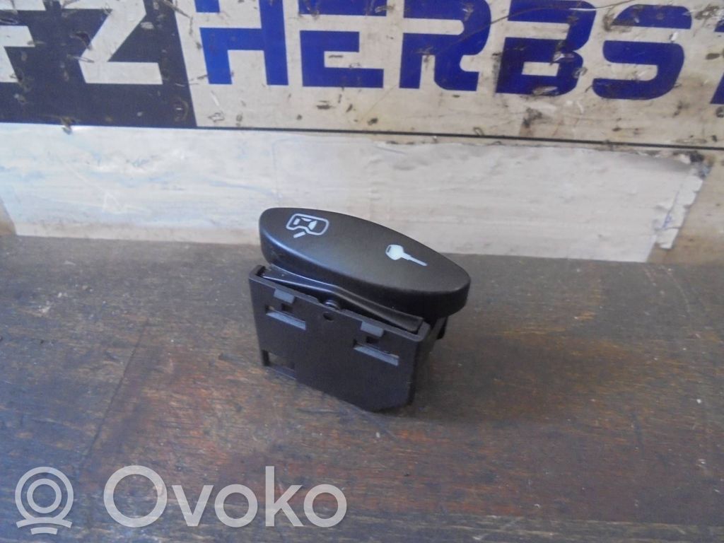 Central locking switch button   7L5962125,7L5962125