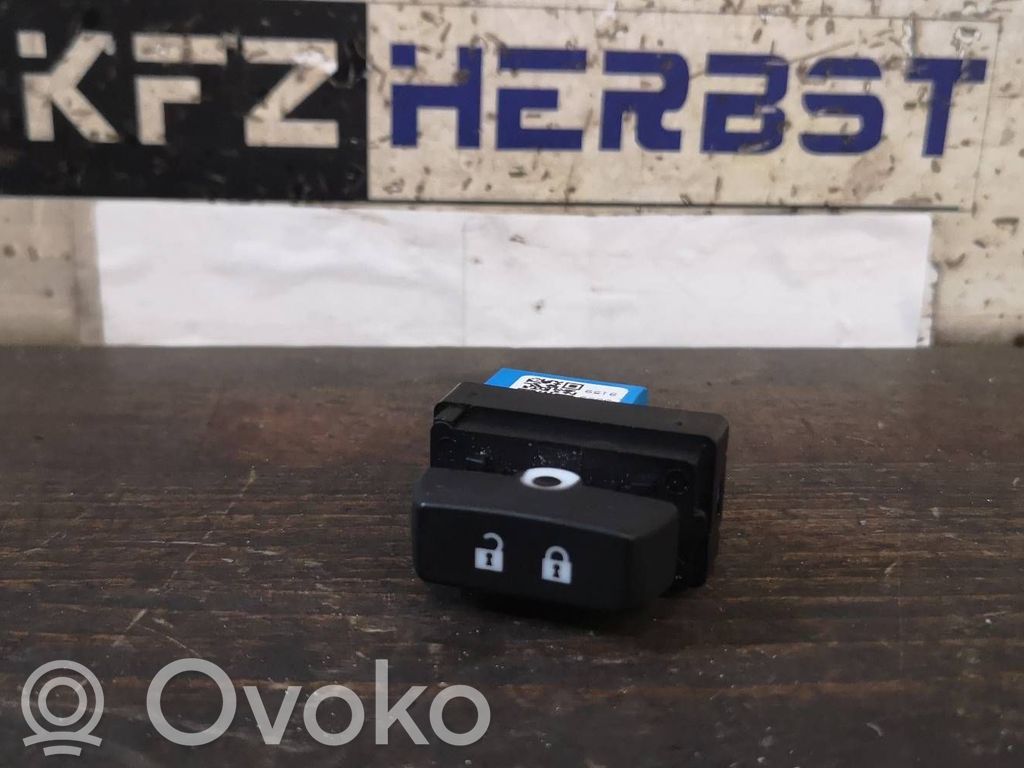Opel Karl Central locking switch button 
