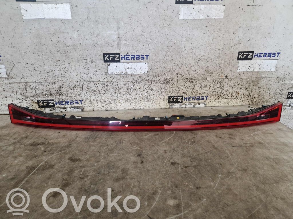 Third/center stoplight   10F945093,10F945093