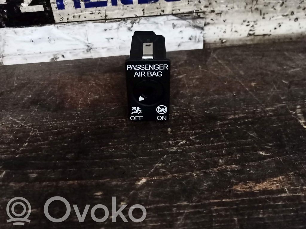 Volkswagen Polo VI Buton comutator închidere centralizată 