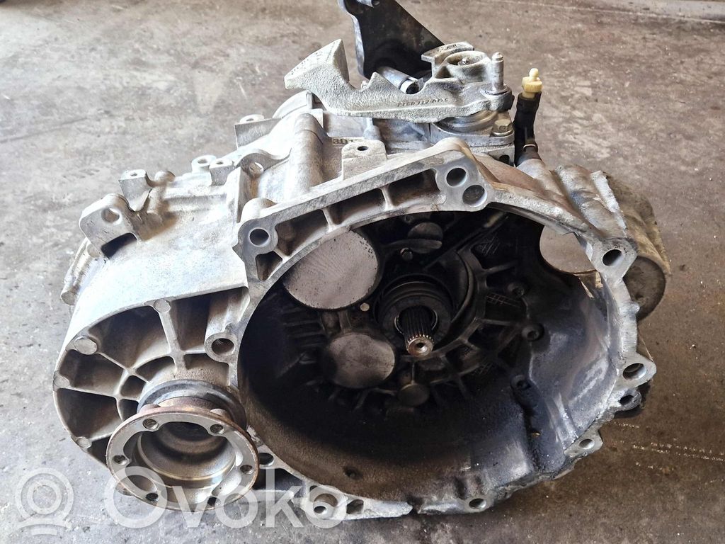 Volkswagen PASSAT B8 Manualna 6-biegowa skrzynia biegów