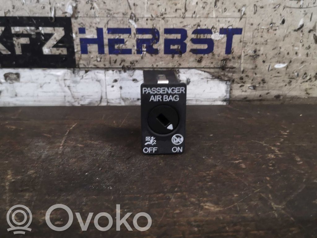 Central locking switch button   5Q0919237