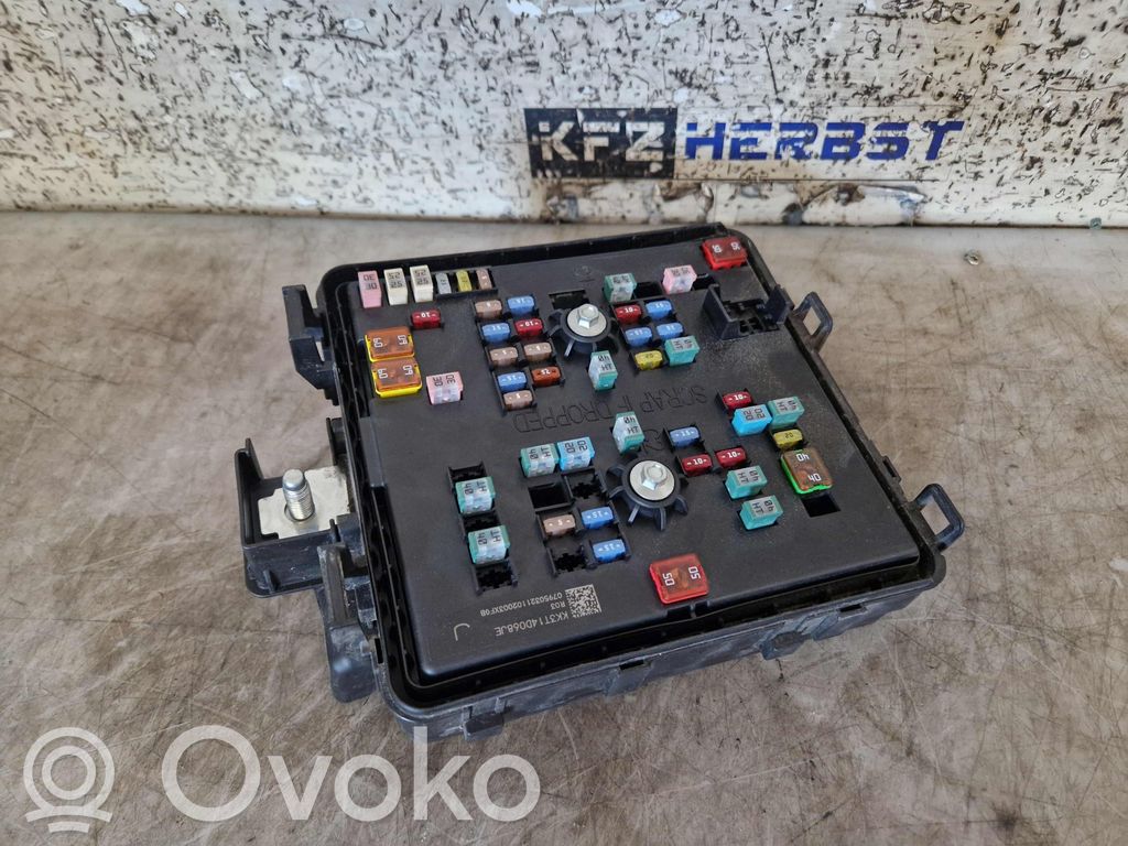 Juego de caja de fusibles   KK3T14D068JE,KK3T14D068JE