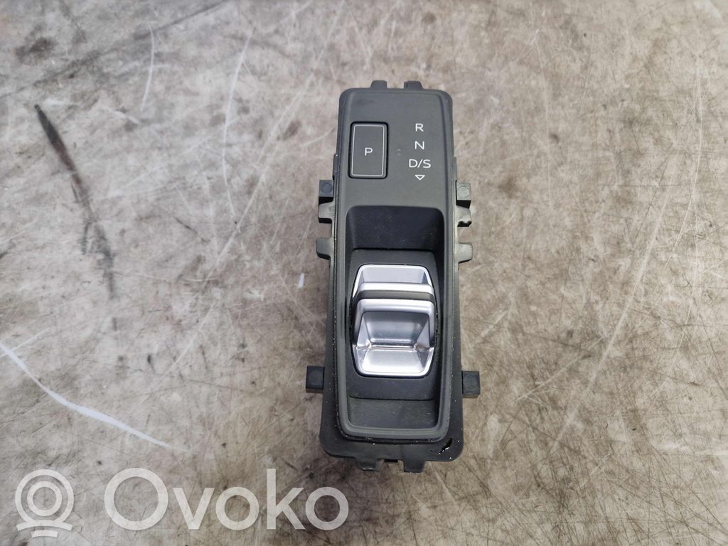 Audi A3 8Y Lewarek zmiany biegów / dolny 