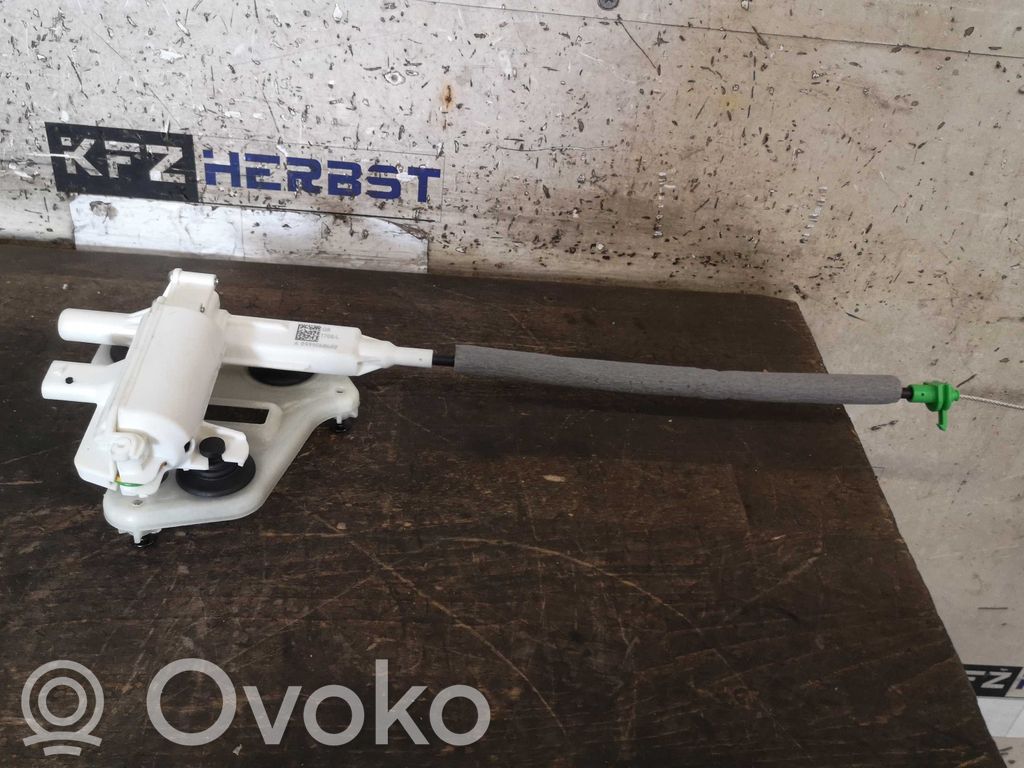 Mercedes-Benz C W205 Fuel tank opening switch