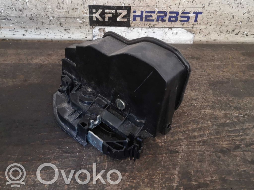 BMW X3 F25 Takaoven lukko 