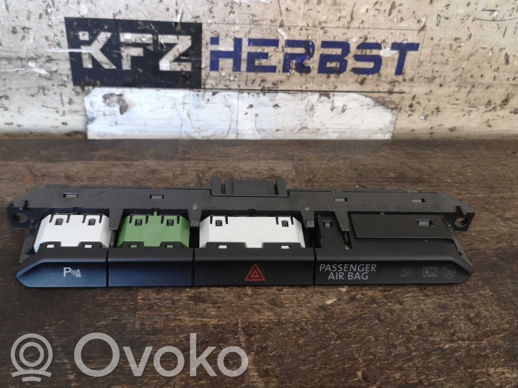 Volkswagen PASSAT B8 Schalter Warnblinkanlage