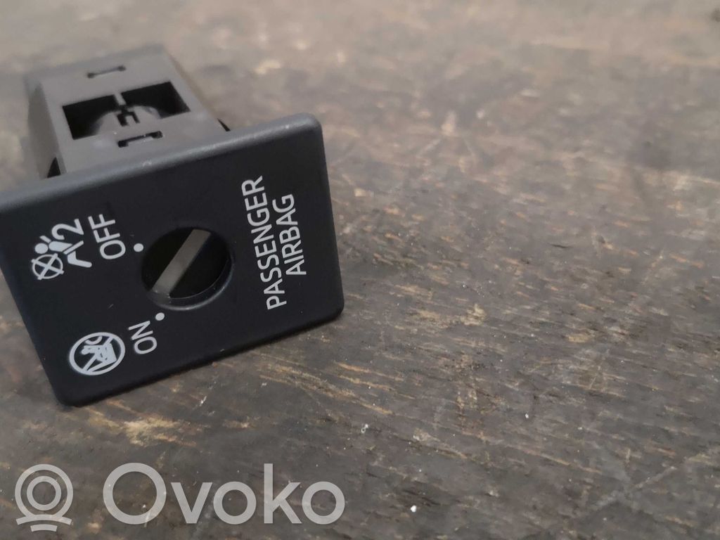 Mazda 2 Central locking switch button