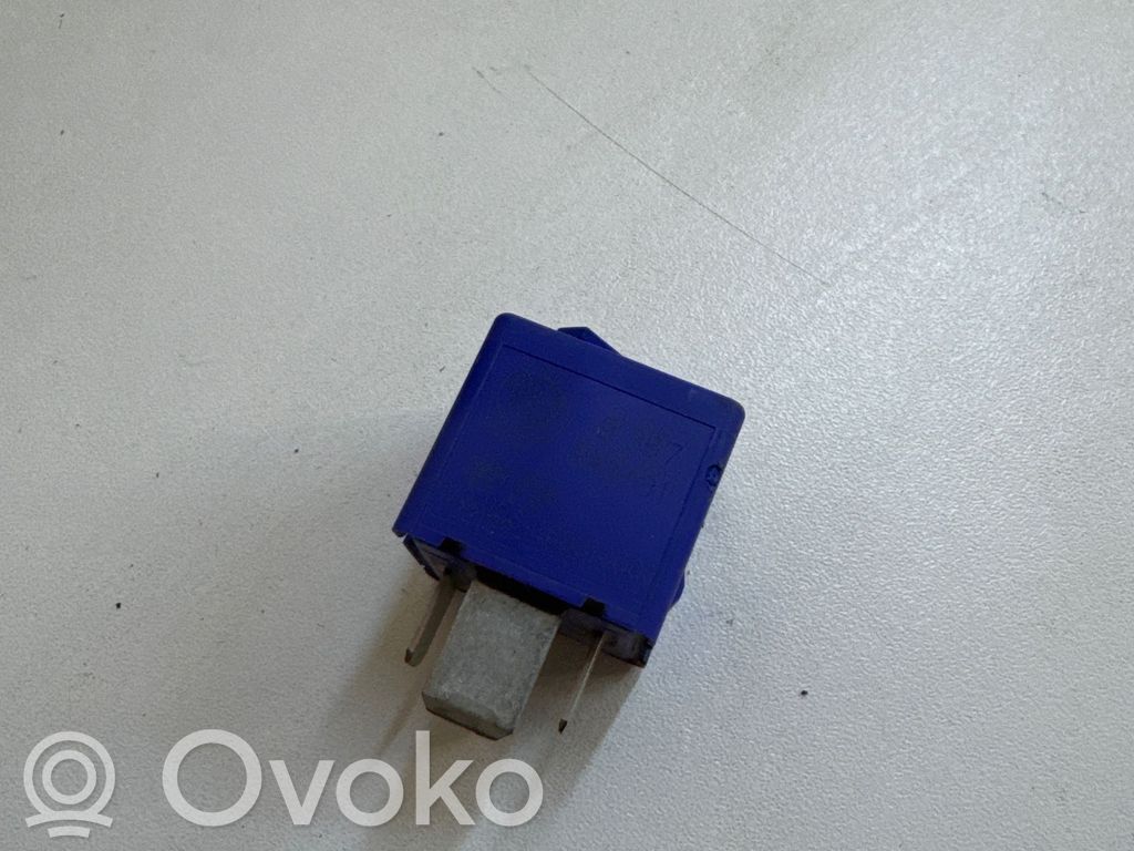 BMW 7 G11 G12 Fusible del relé de la batería 