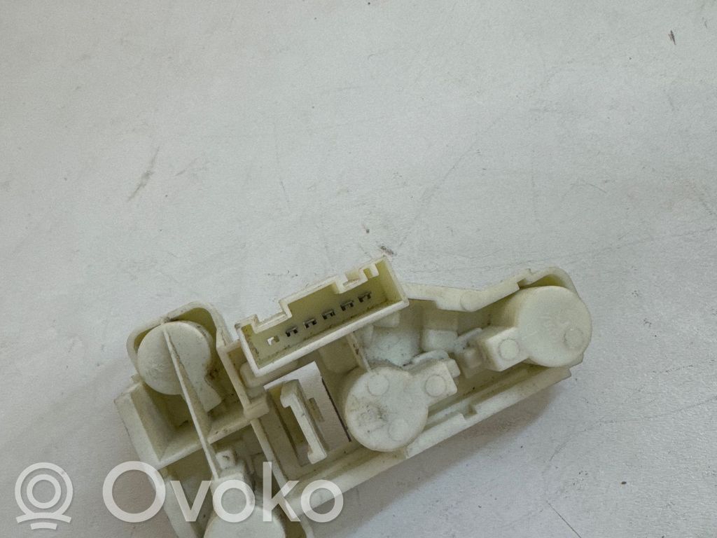 BMW 3 E90 E91 Tail light bulb cover holder 