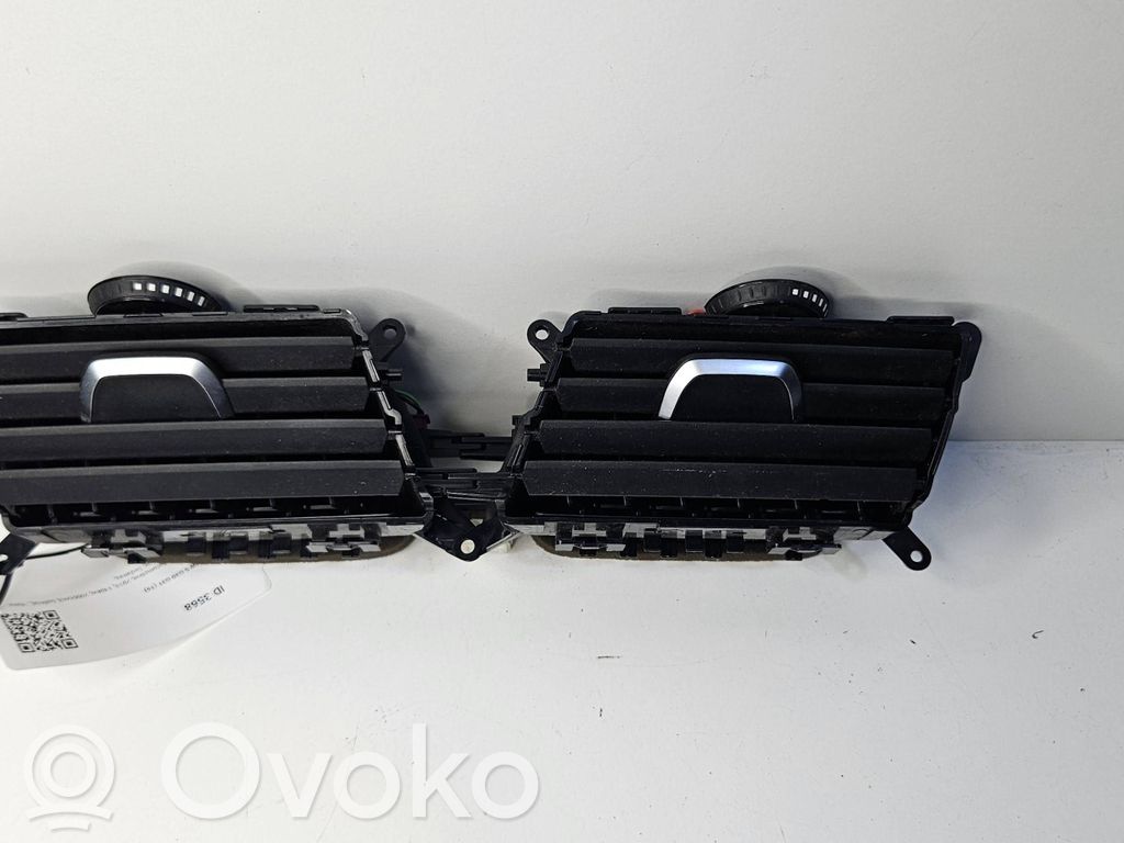 BMW 5 G30 G31 G38 Dysze / Kratki środkowego nawiewu deski rozdzielczej 