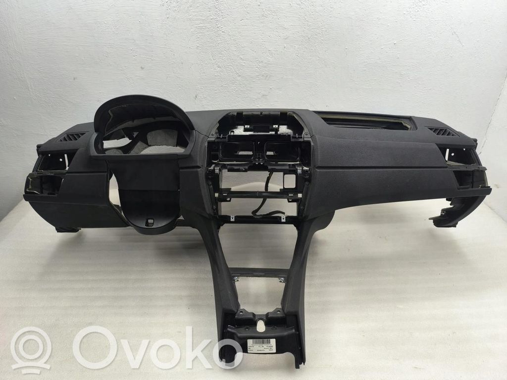BMW X3 E83 Dashboard 