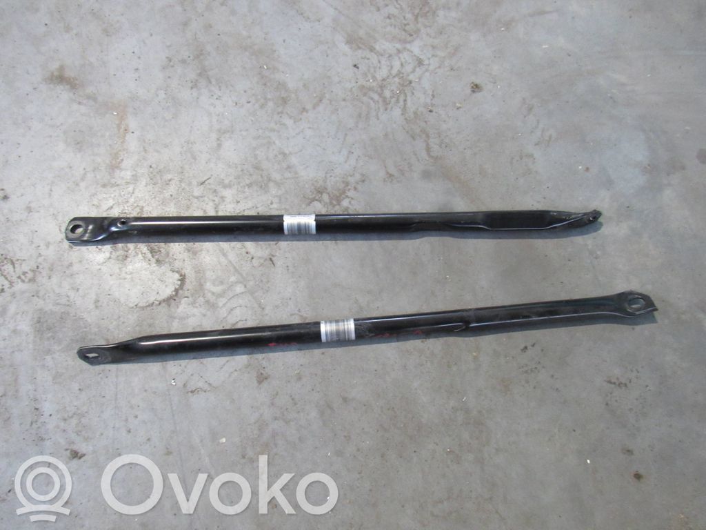 BMW 1 F40 Kita variklio skyriaus detalė 