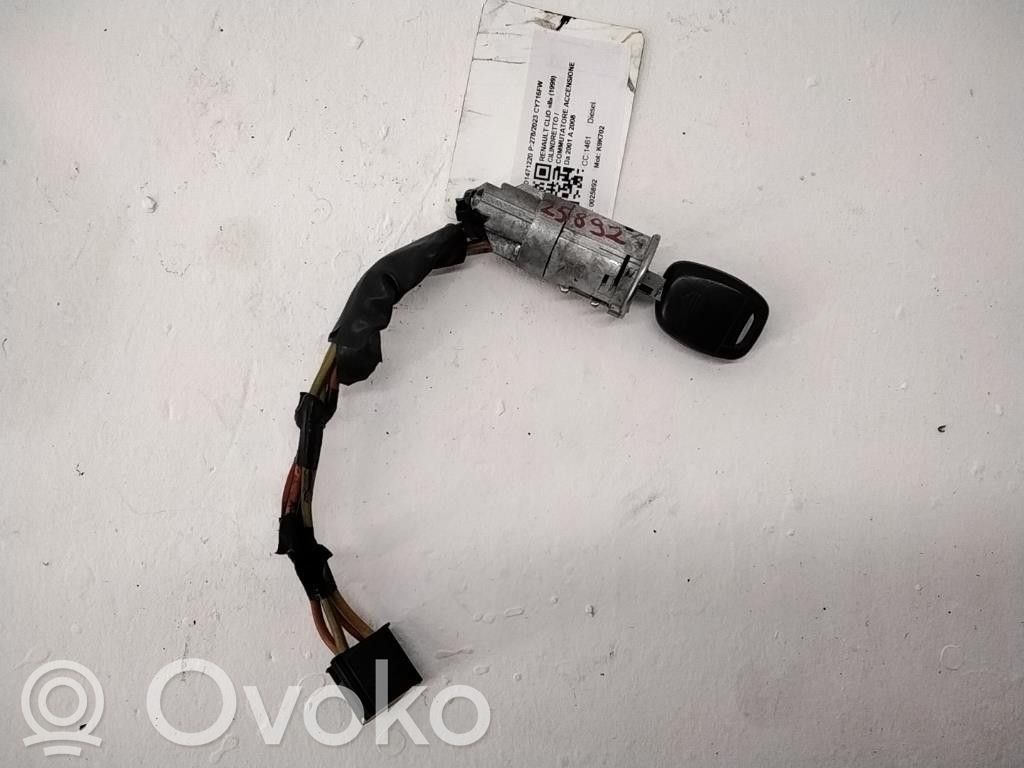 Renault Clio I Ignition lock 
