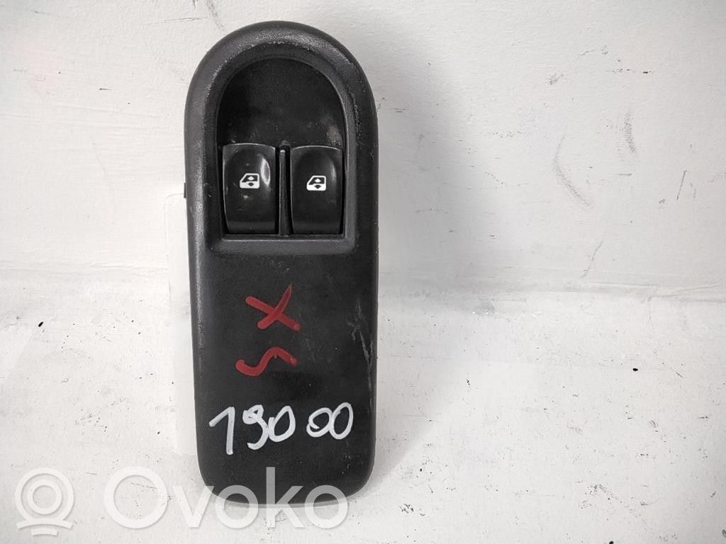 Electric window control switch   8200214939,8200214939,D4F744