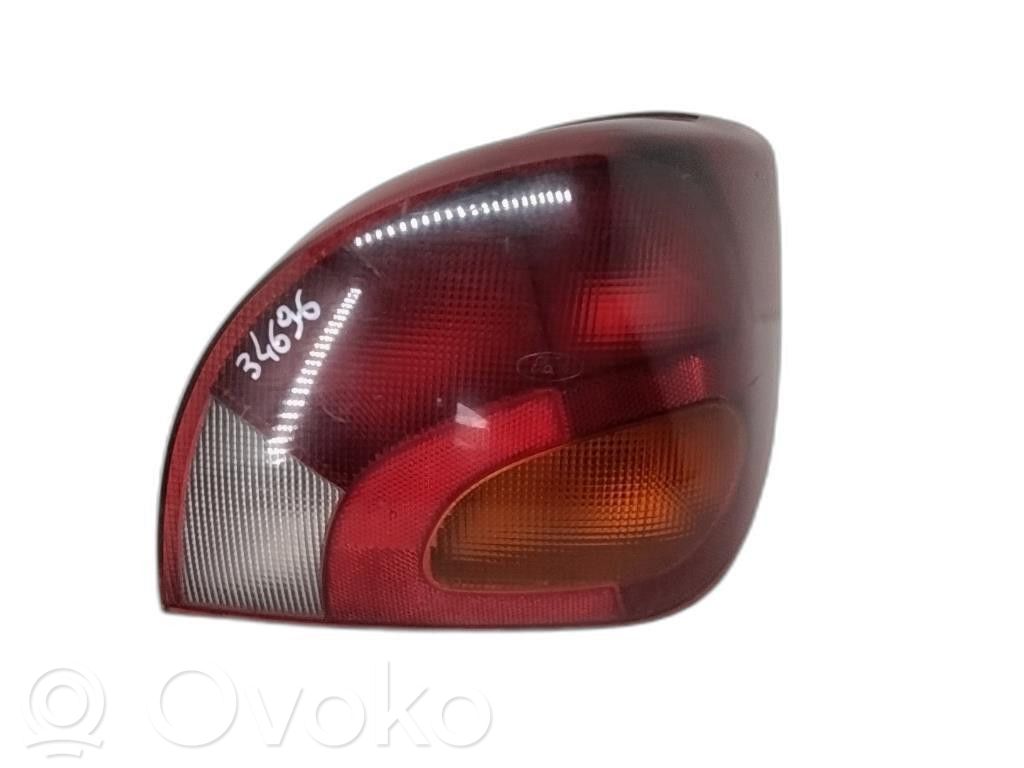 Ford Fiesta Aizmugurējais lukturis virsbūvē 