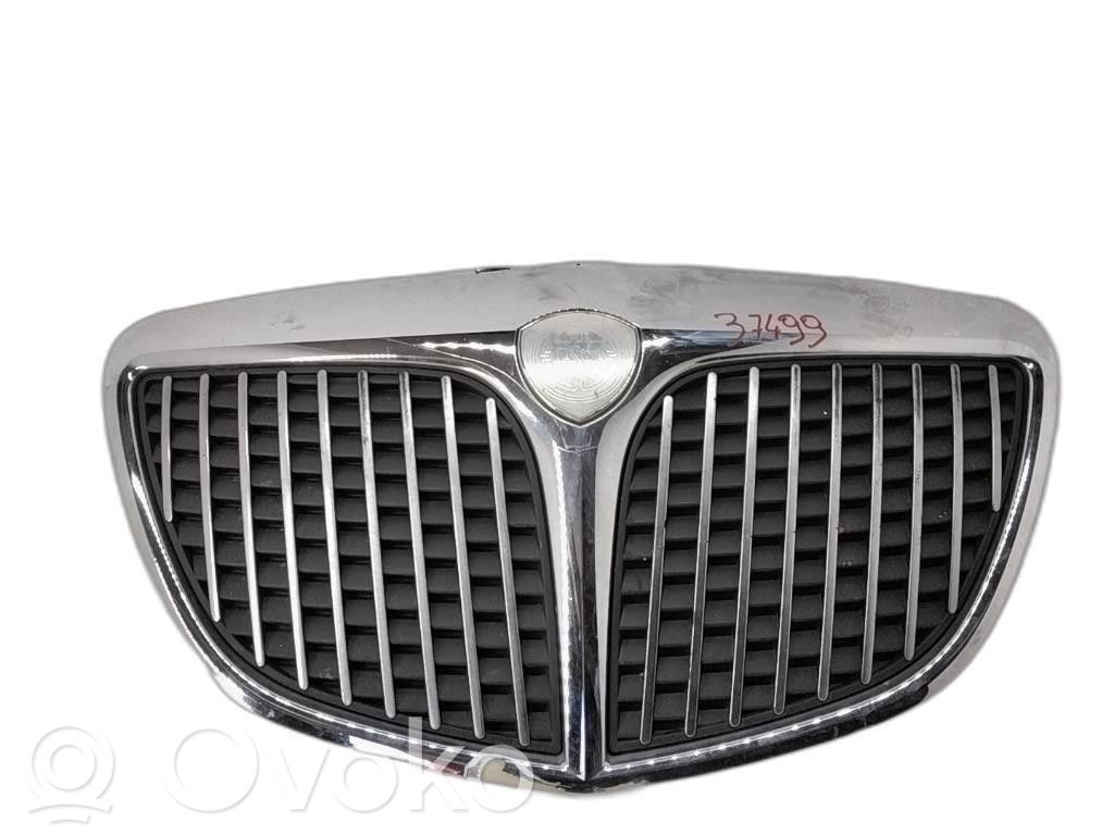 Lancia Musa Front bumper upper radiator grill 
