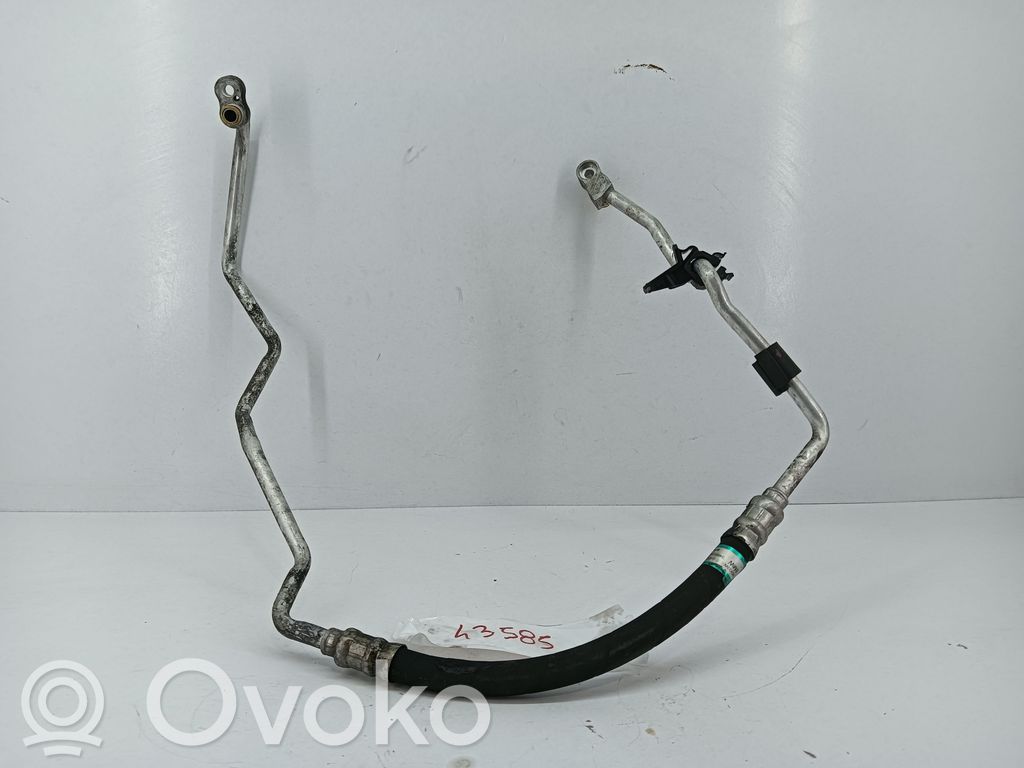 BMW 1 E81 E87 Ilmastointilaitteen putki (A/C) 