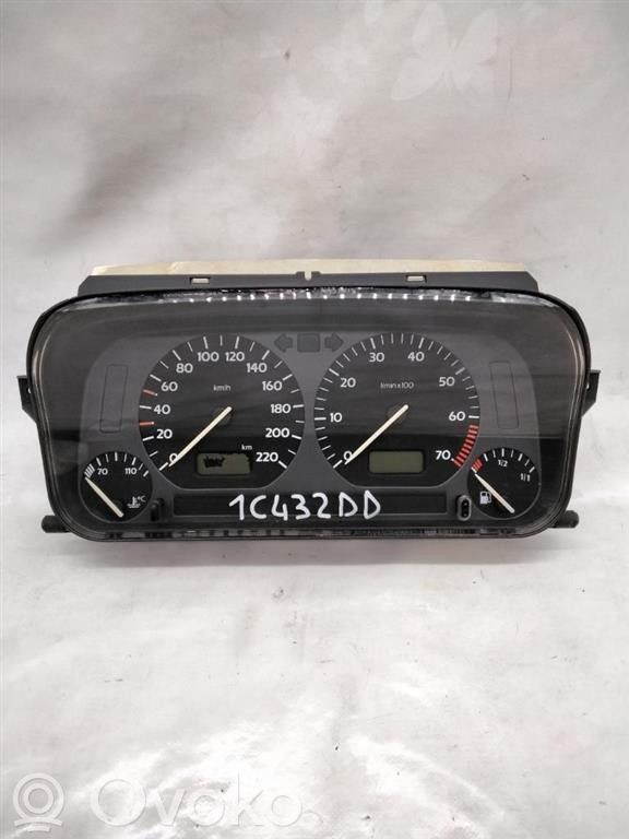 Volkswagen Golf III Speedometer (instrument cluster) 