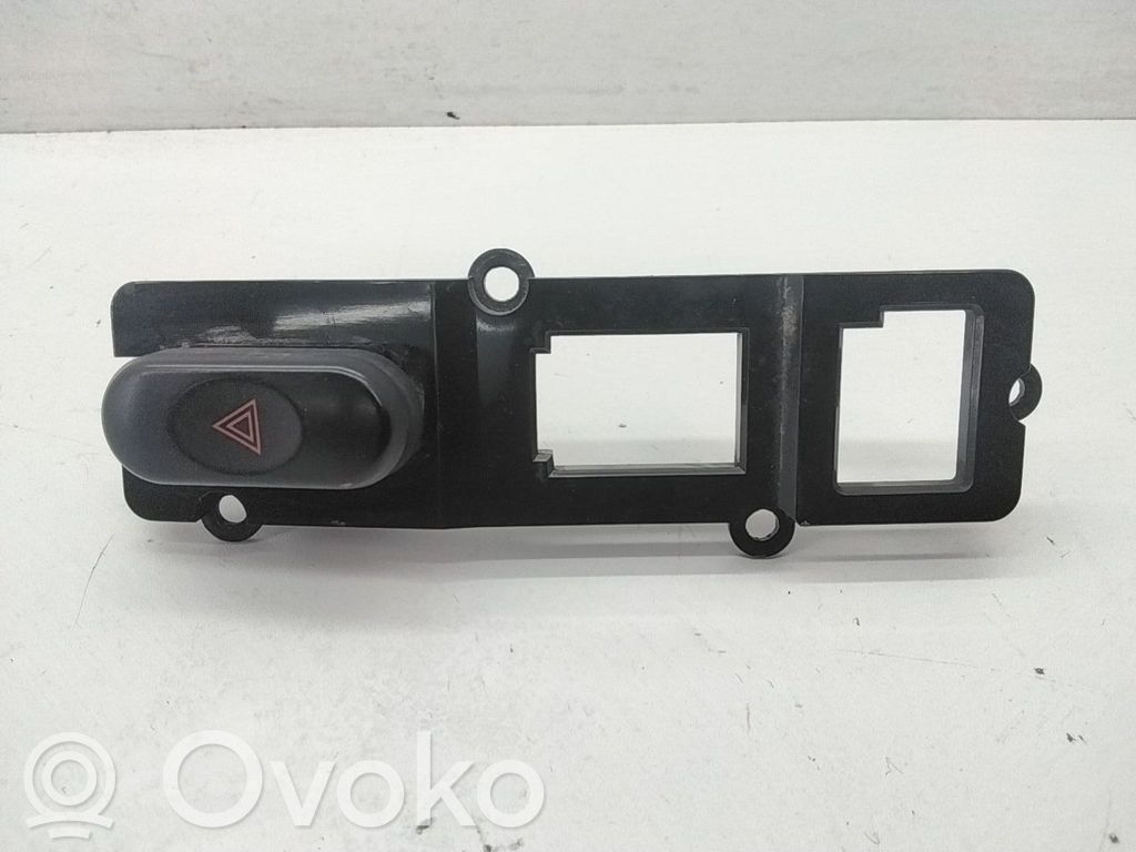Mitsubishi L200 Przycisk świateł awaryjnych 