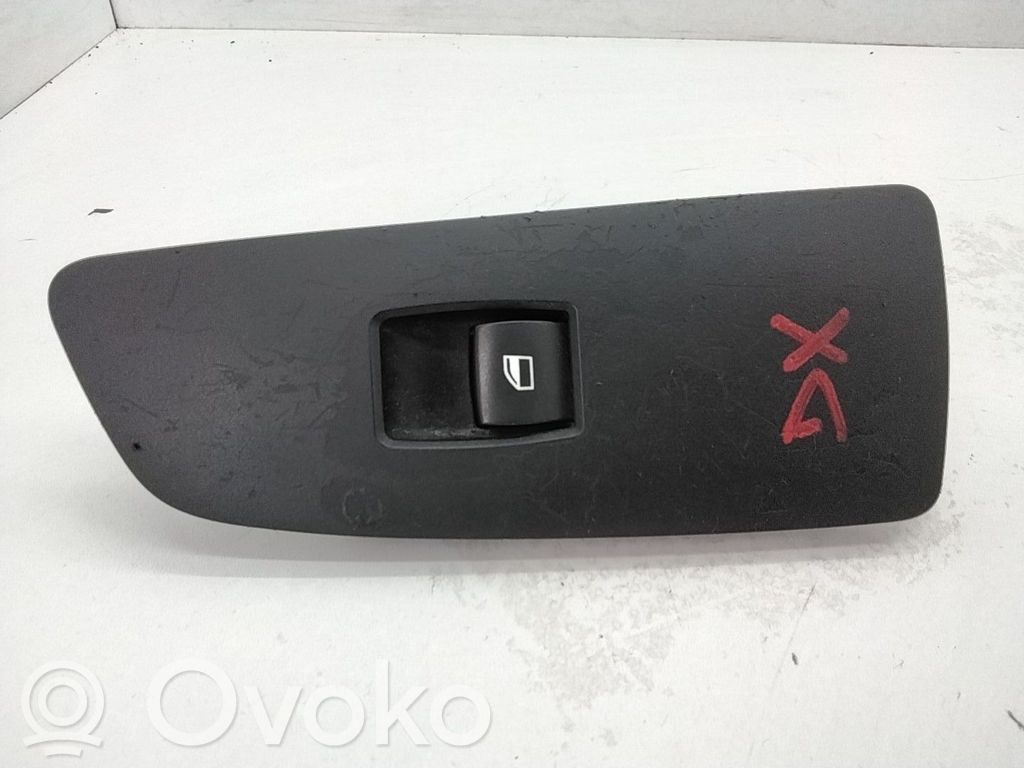 BMW 1 E81 E87 Elektrinių langų jungtukas 