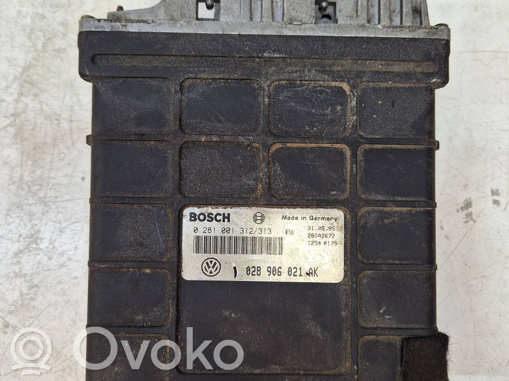 Volkswagen PASSAT B4 Engine control unit/module 