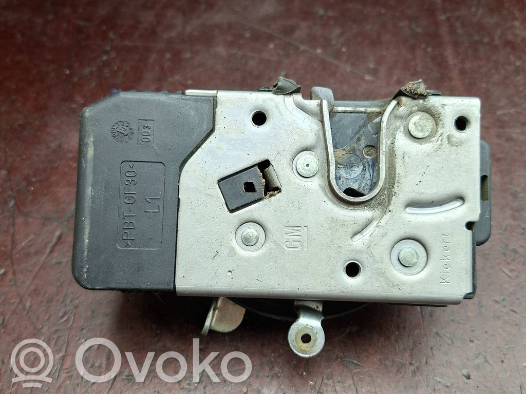 Opel Astra G Priekšpusē slēdzene 