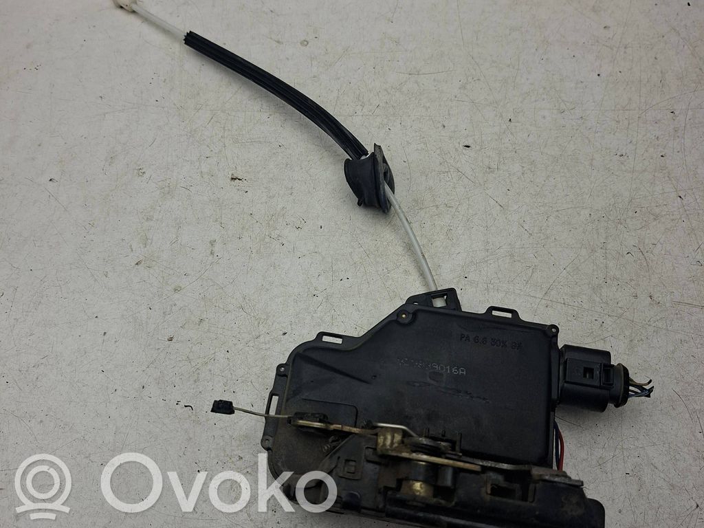 Audi A2 Aizmugurē slēdzene 